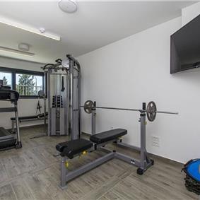 5 bedroom beachfront villa with heated pool near Omis, sleeps 9